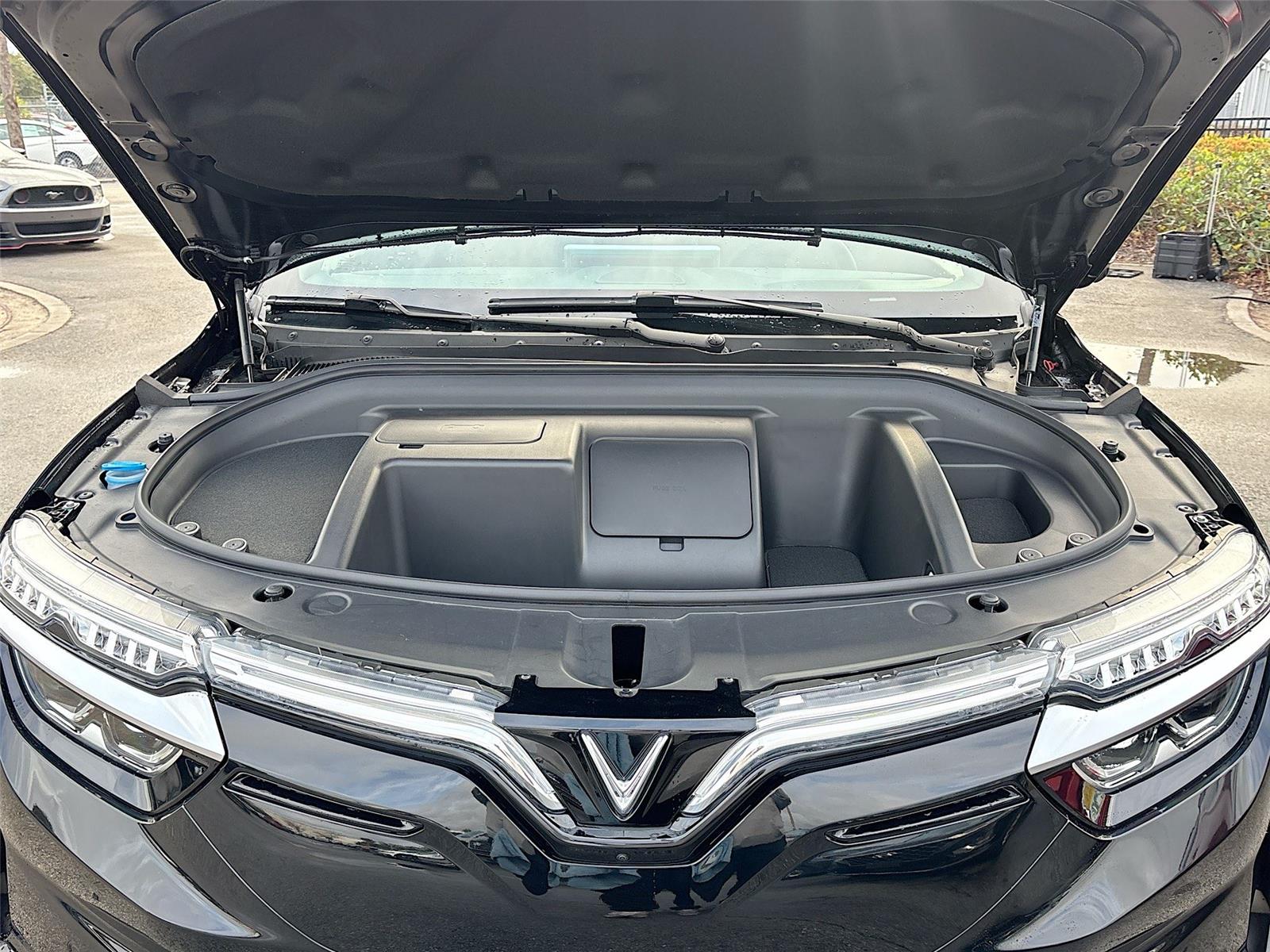 2025 VinFast VF 8 Plus