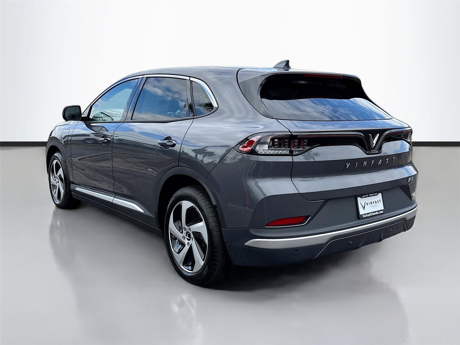 2025 VinFast VF 8 Eco