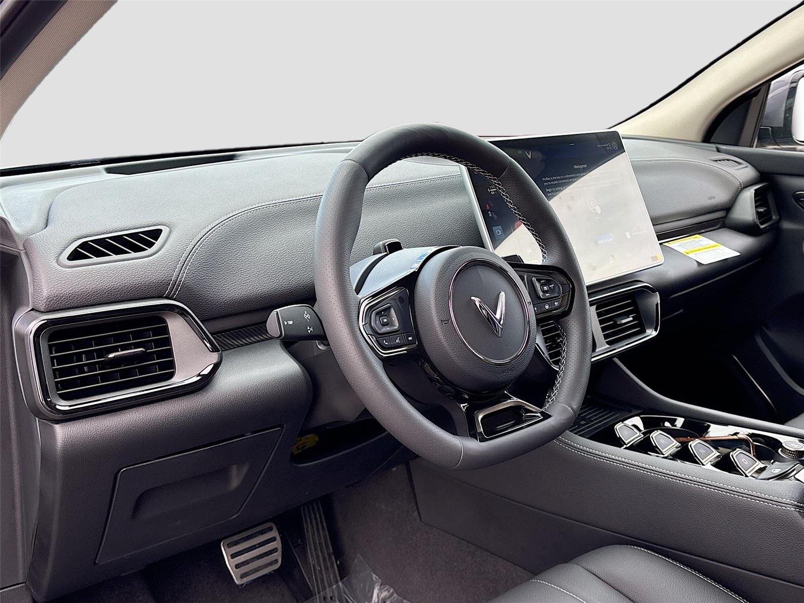 2025 VinFast VF 8 Eco