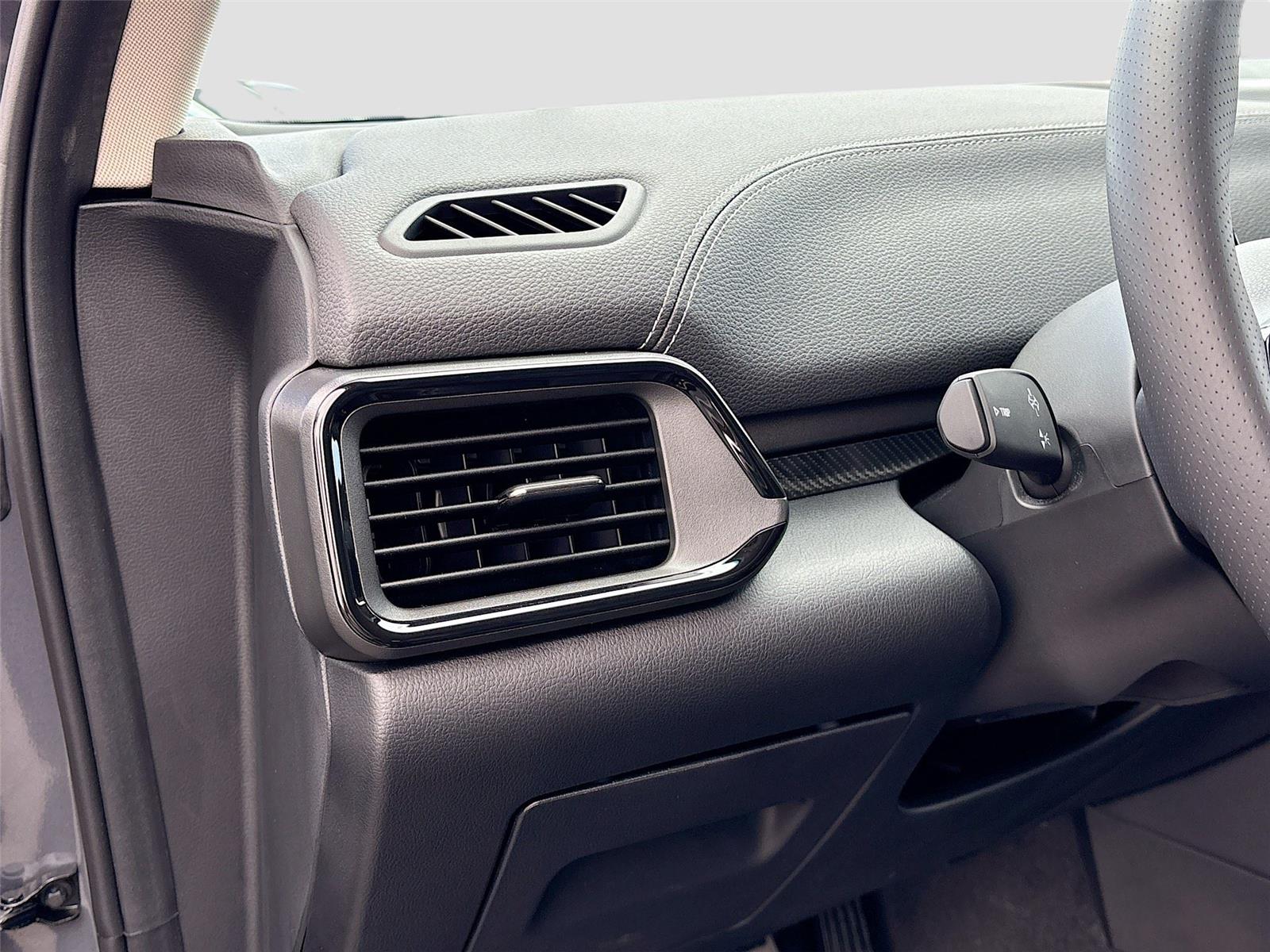 2025 VinFast VF 8 Eco