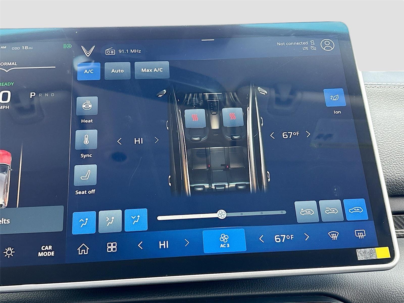 2025 VinFast VF 8 Eco