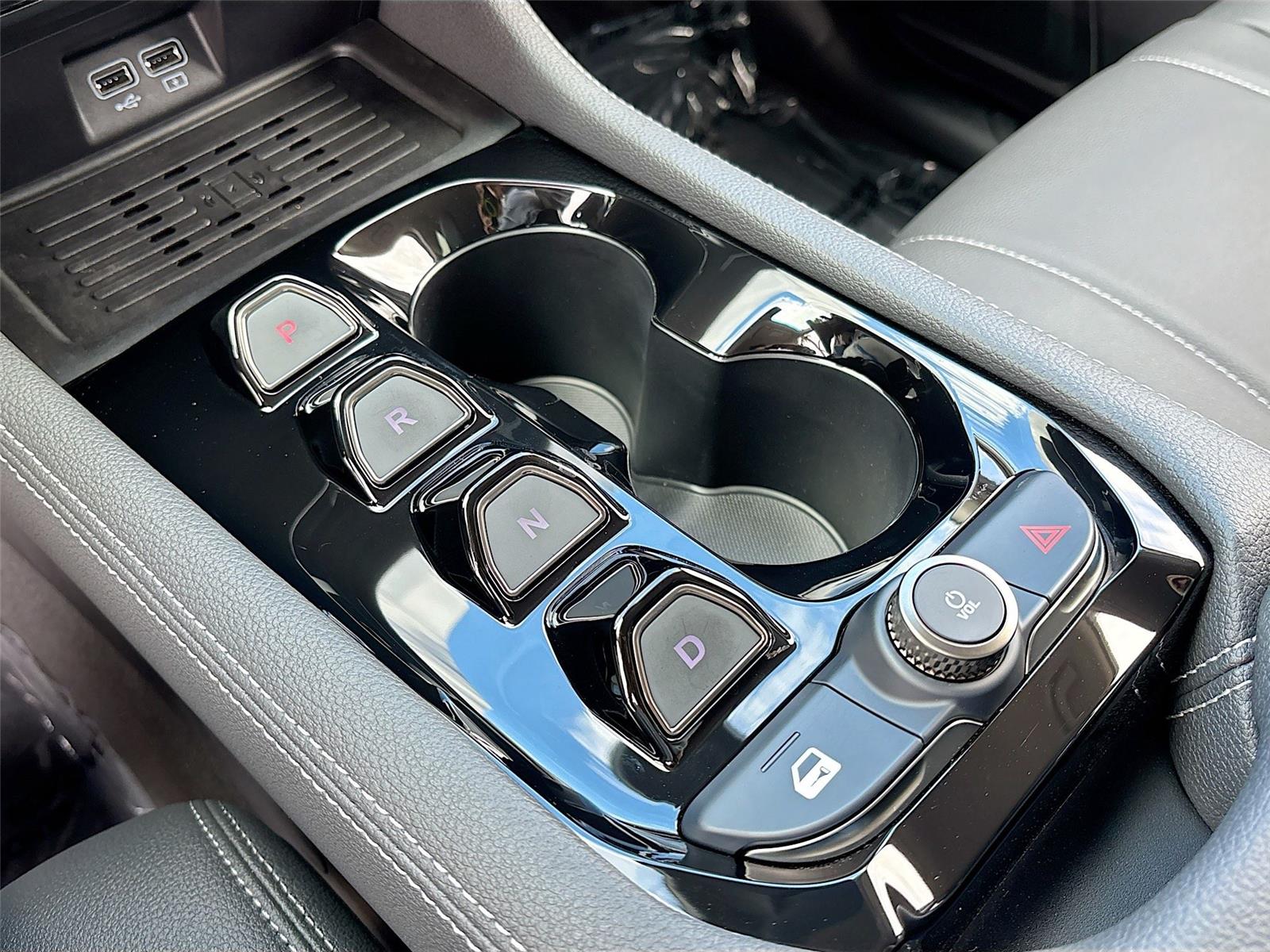 2025 VinFast VF 8 Eco