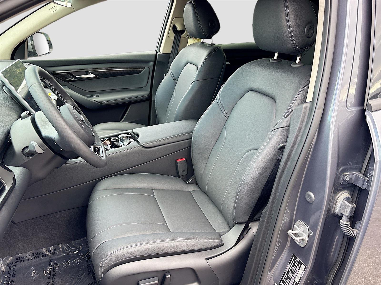 2025 VinFast VF 8 Eco