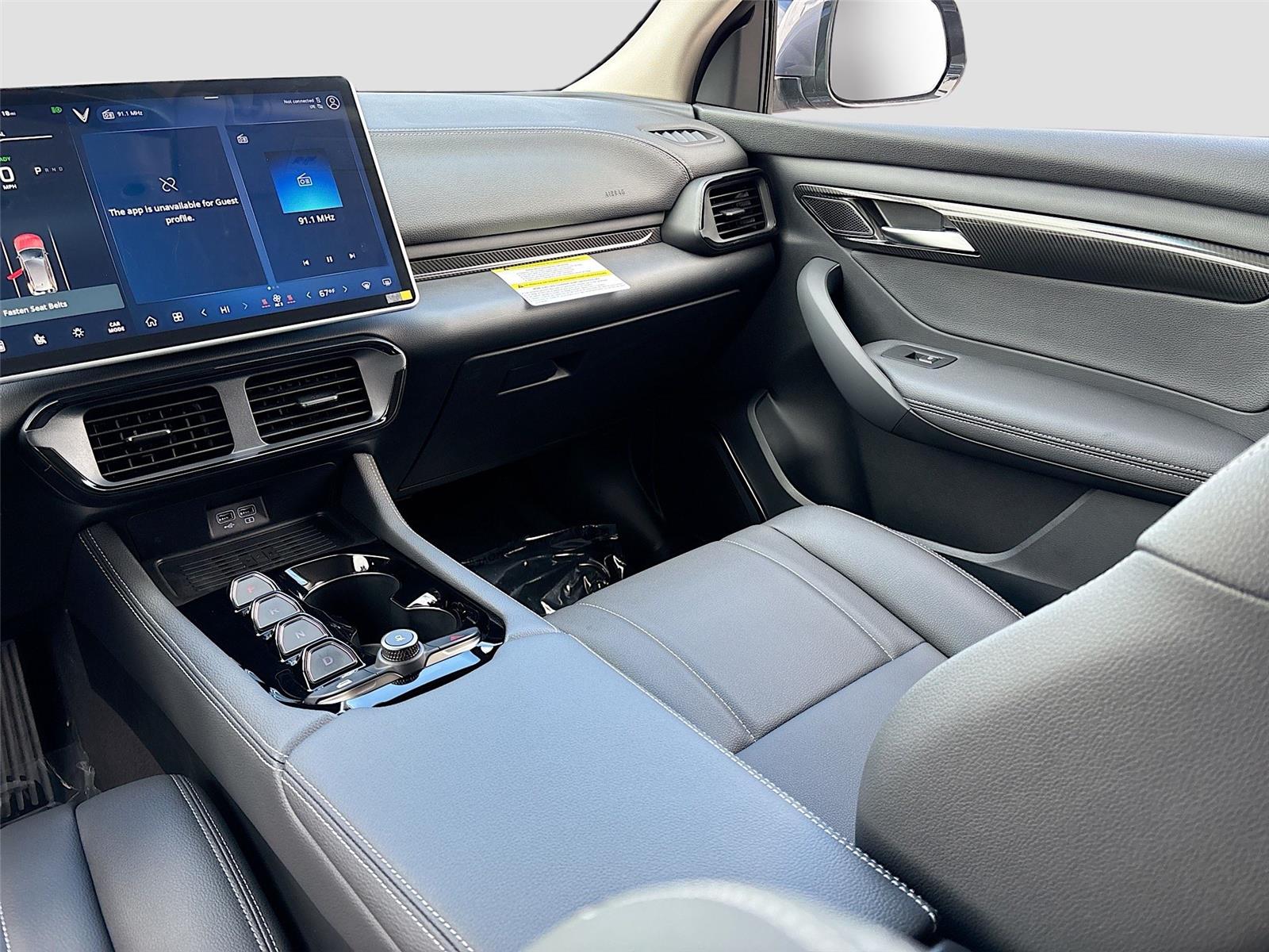 2025 VinFast VF 8 Eco