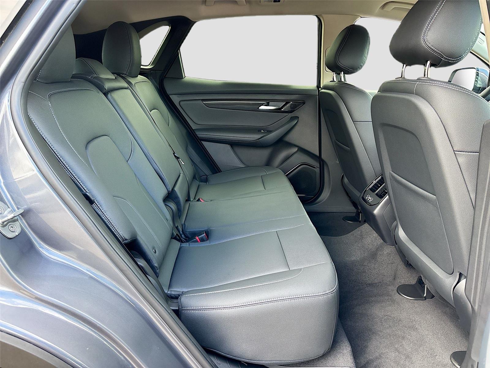 2025 VinFast VF 8 Eco