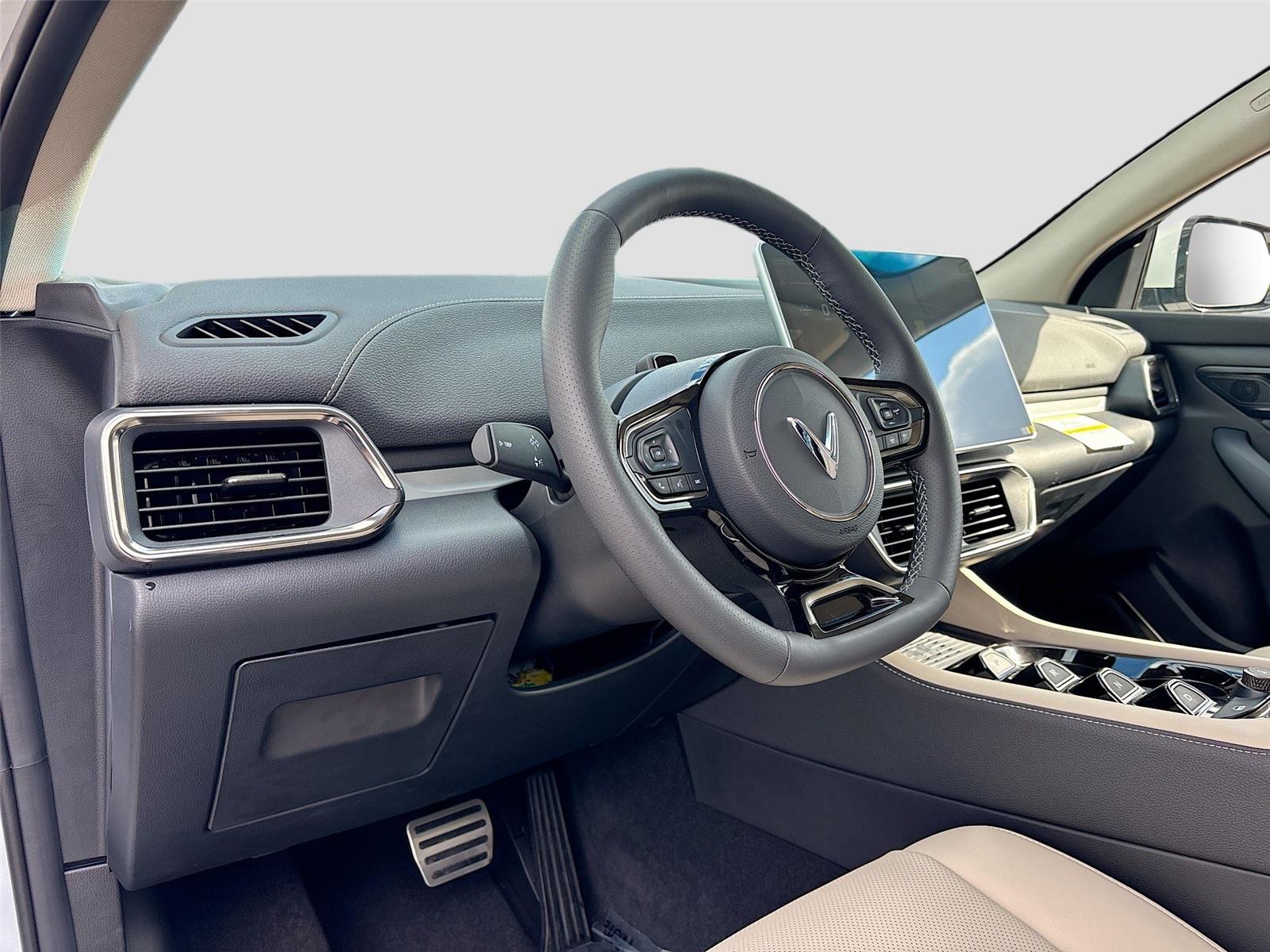 2025 VinFast VF 8 Plus