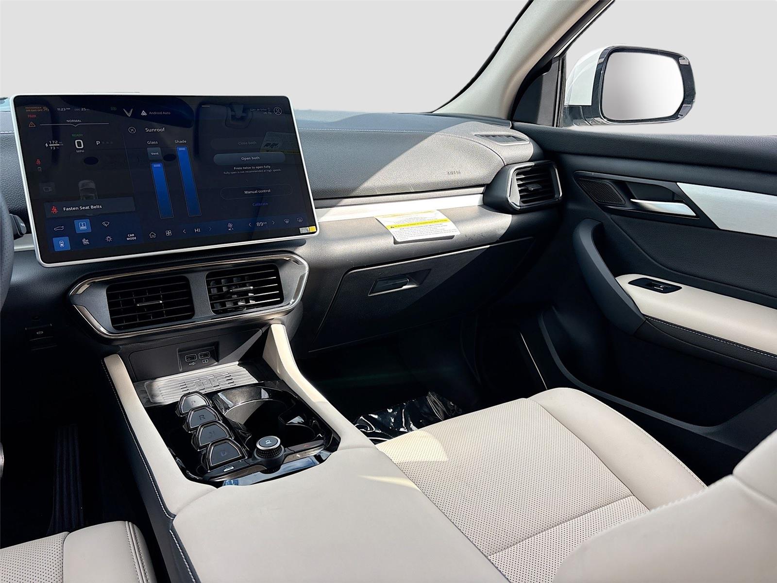 2025 VinFast VF 8 Plus