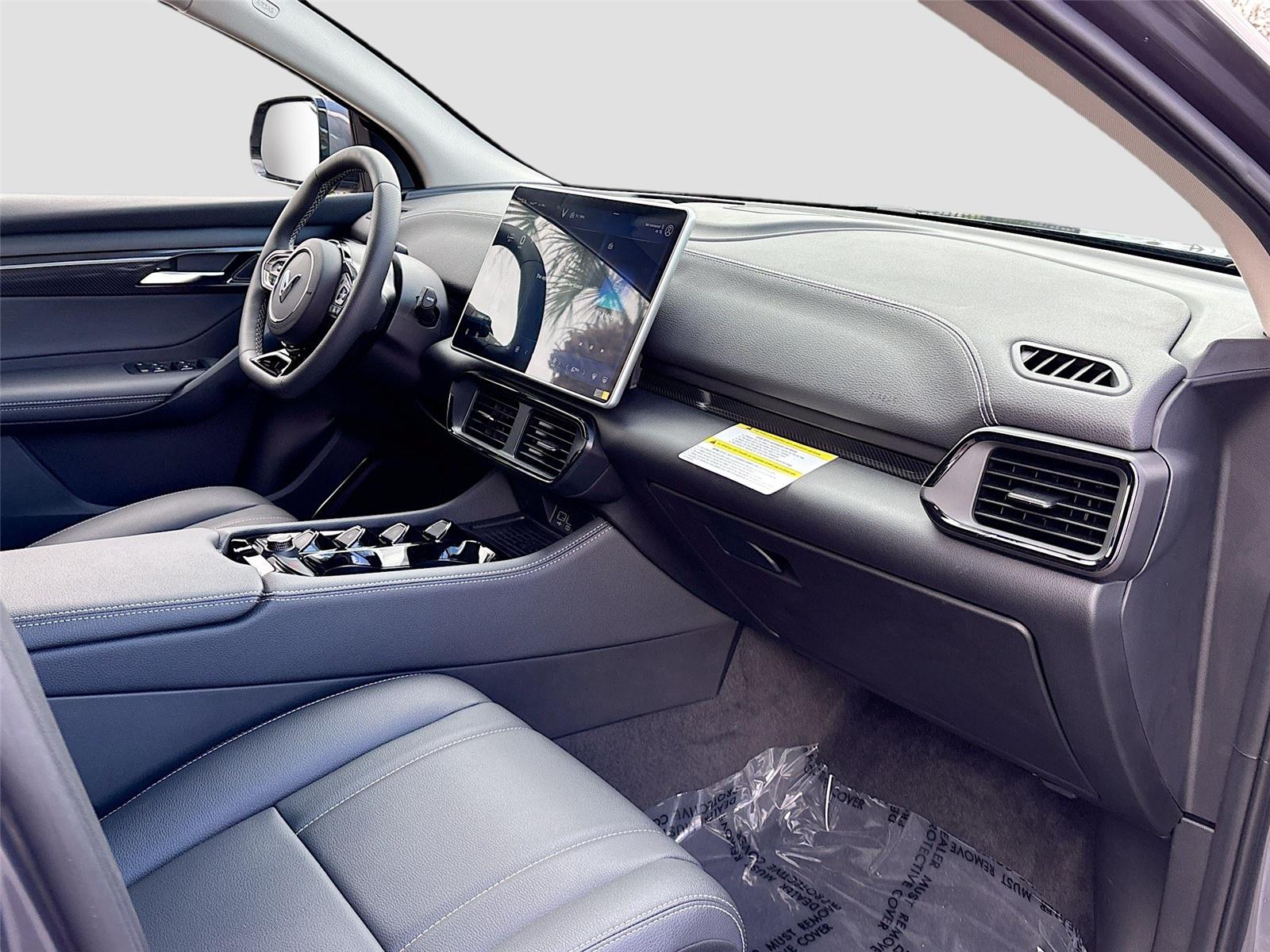 2025 VinFast VF 8 Eco