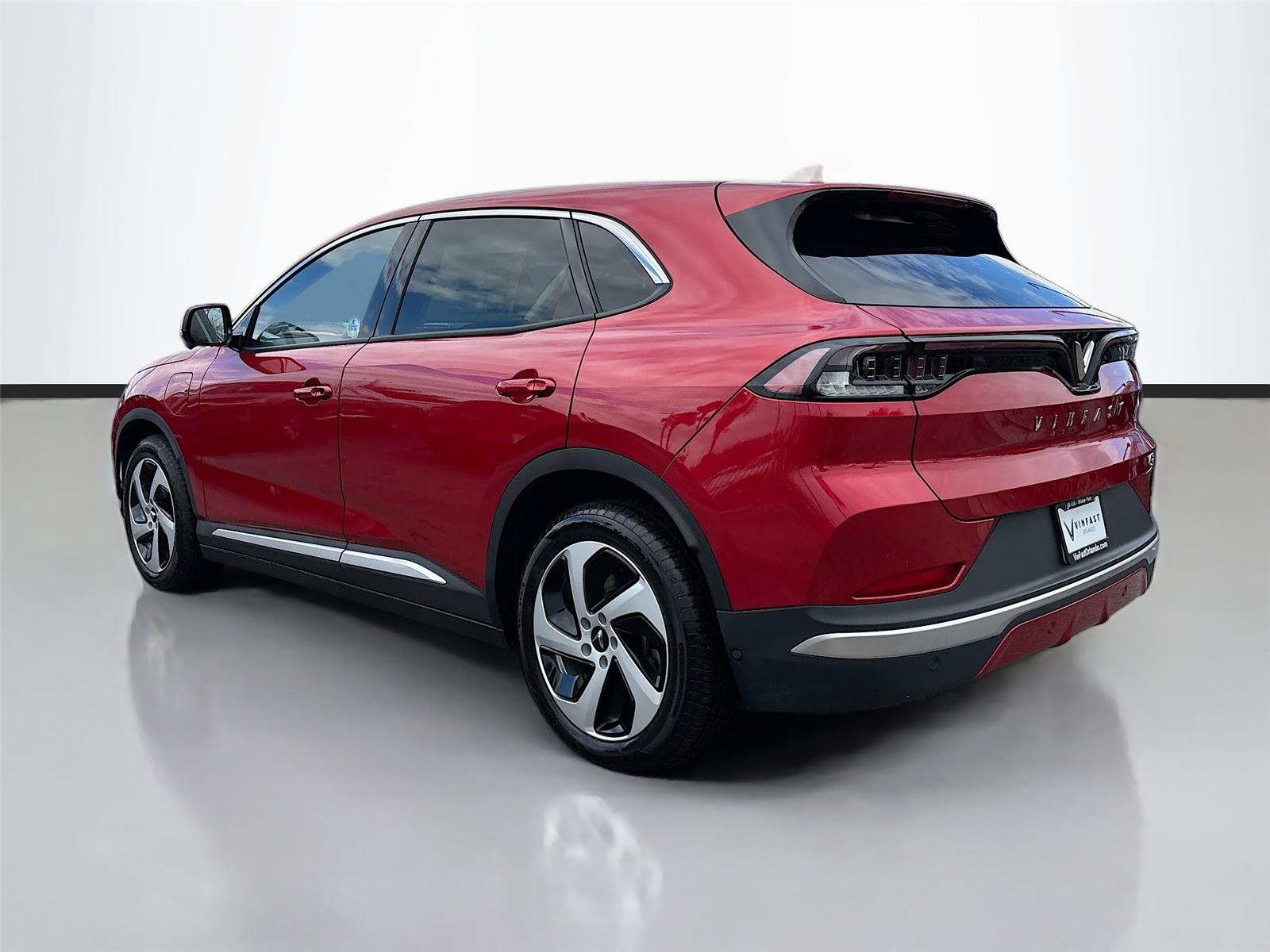 2025 VinFast VF 8 Eco