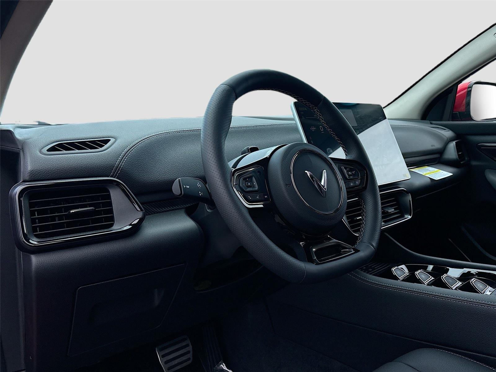 2025 VinFast VF 8 Eco