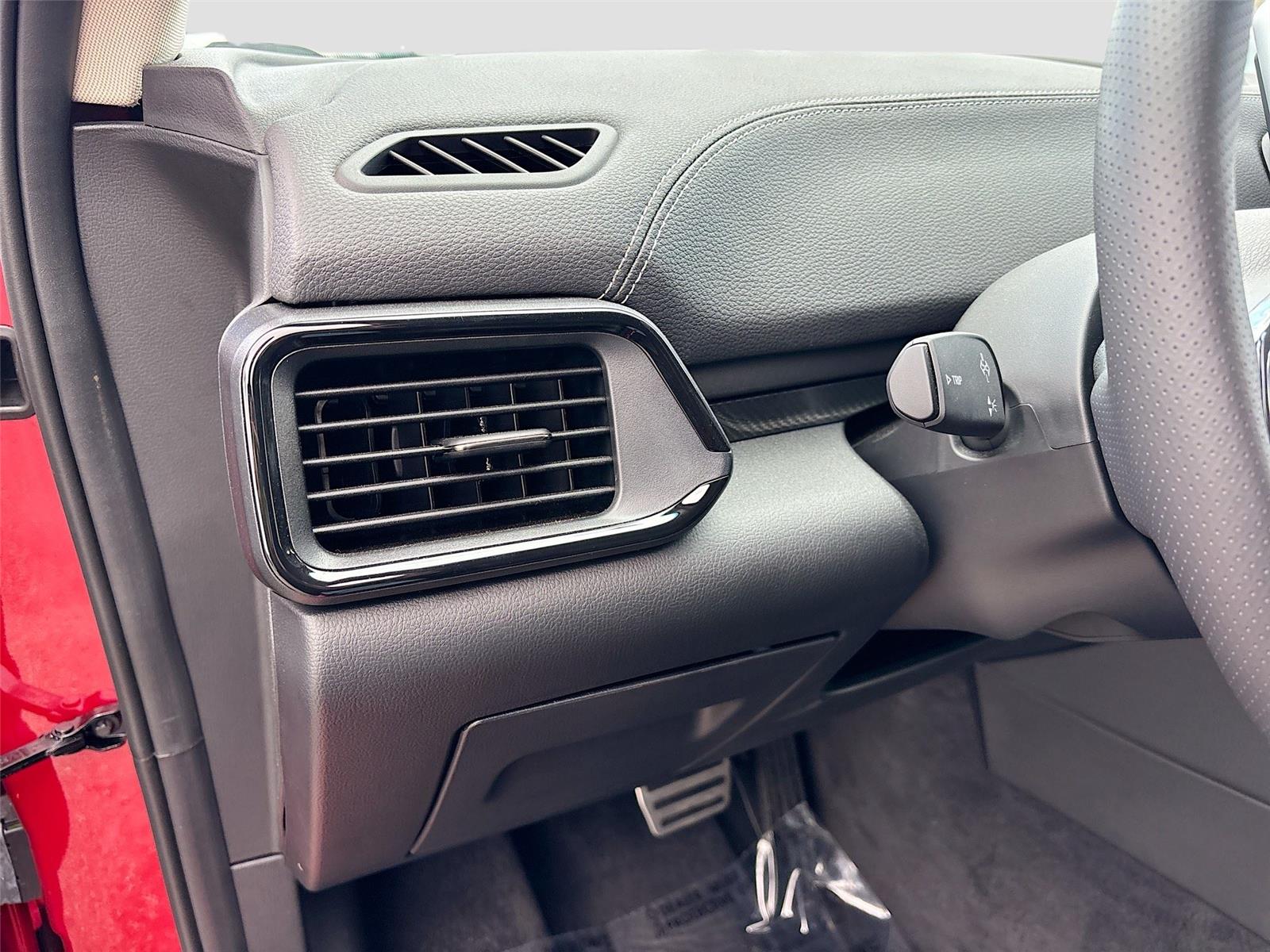 2025 VinFast VF 8 Eco