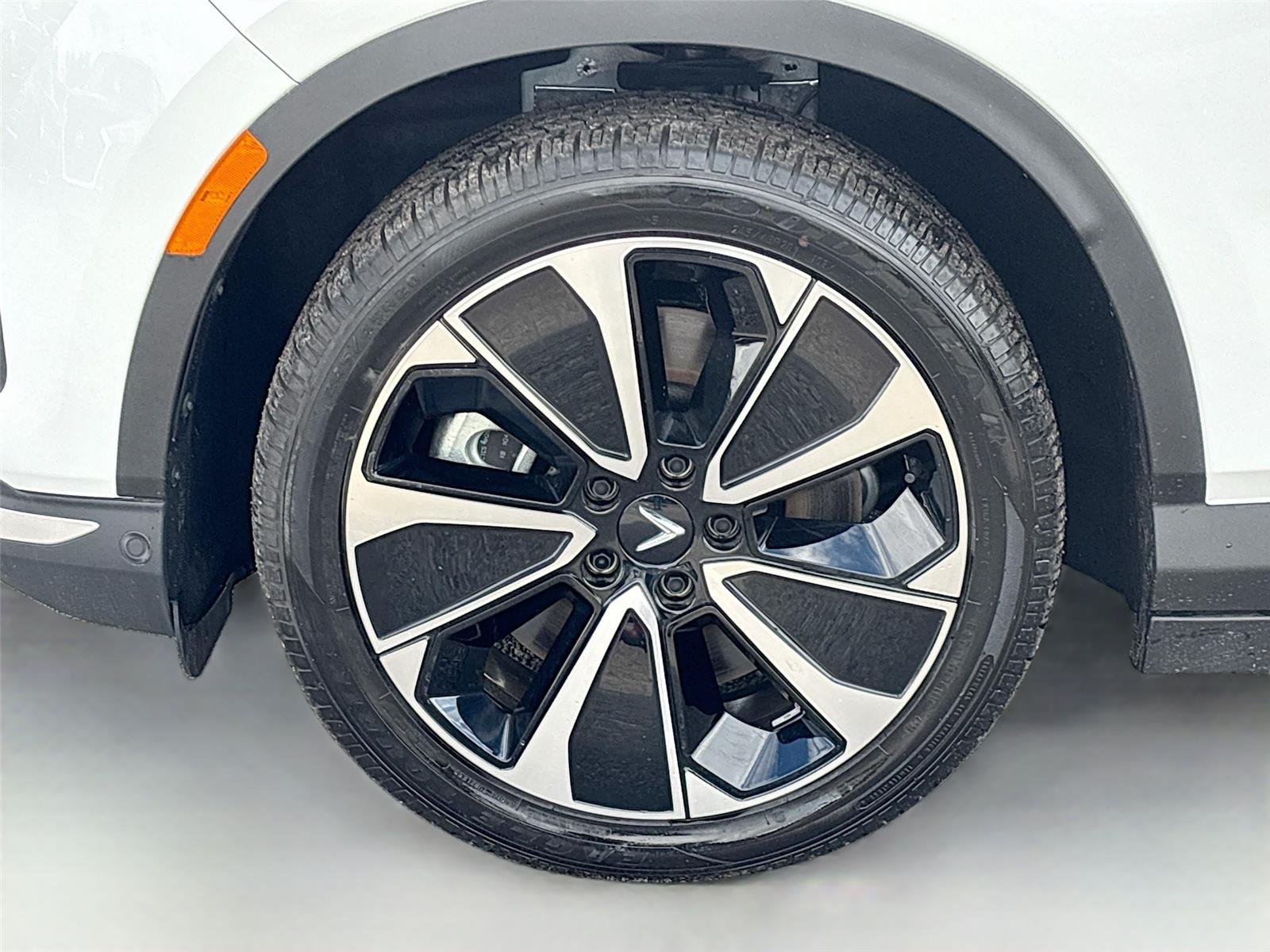 2025 VinFast VF 8 Plus