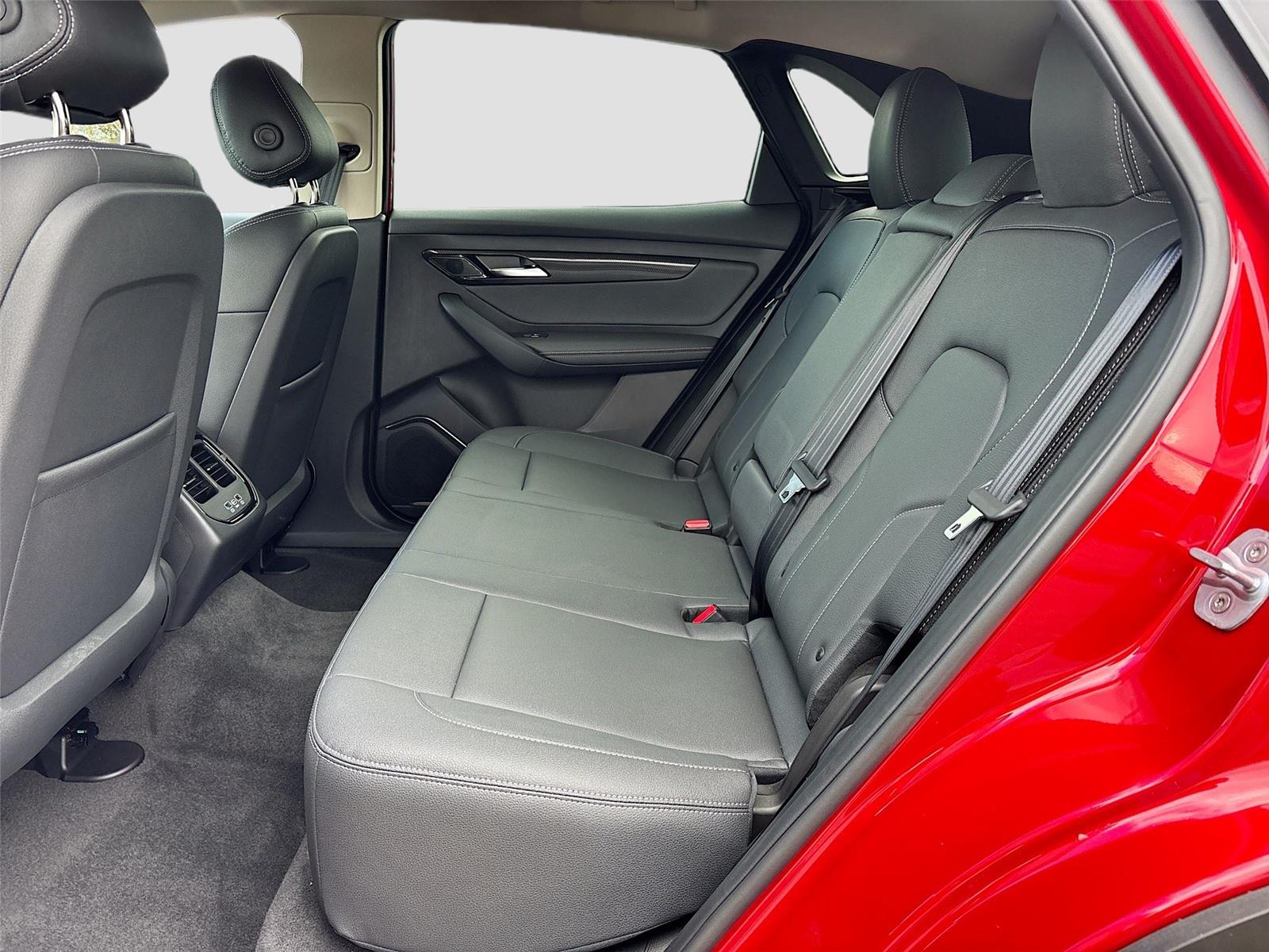 2025 VinFast VF 8 Eco