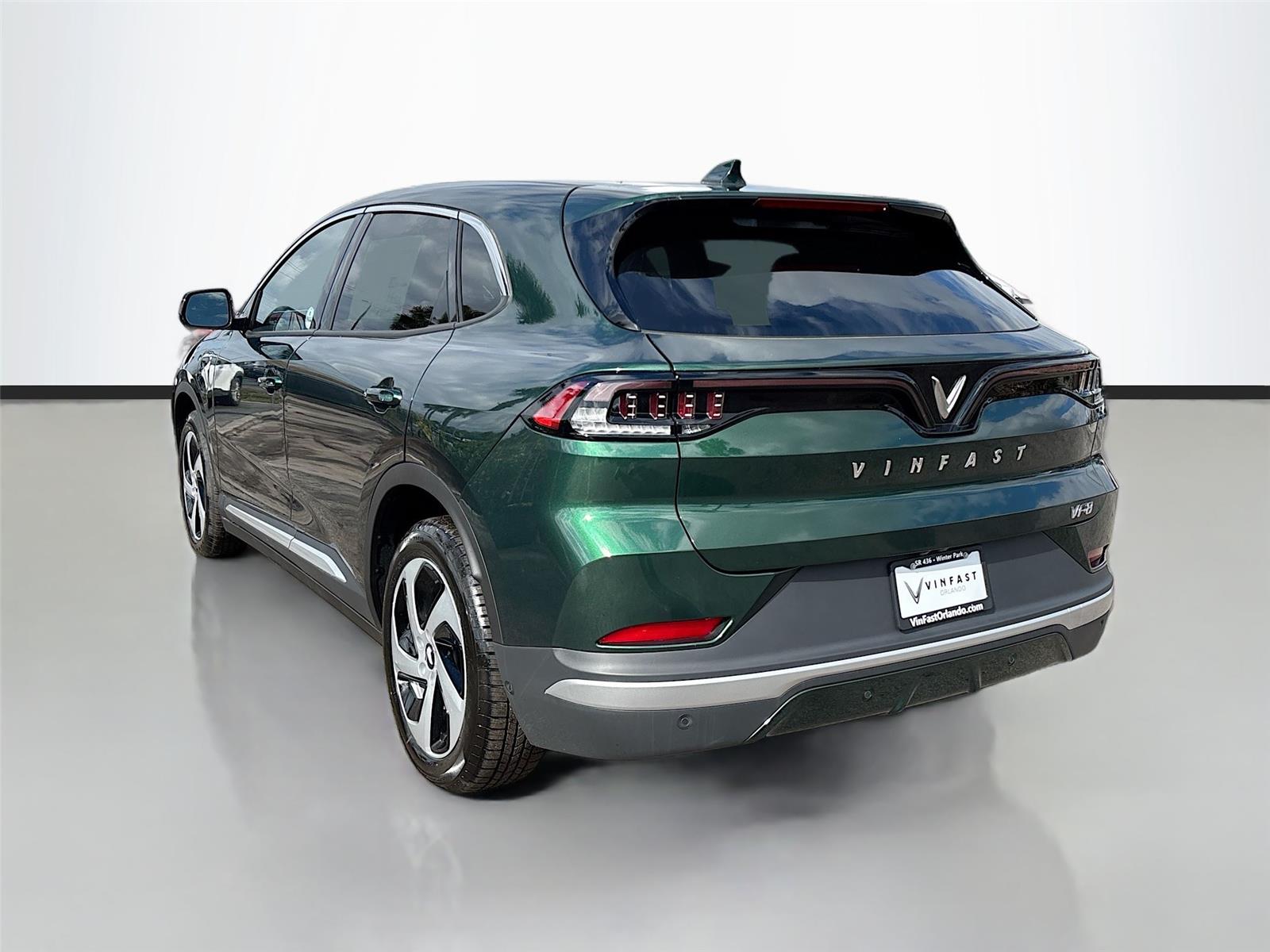 2025 VinFast VF 8 Eco