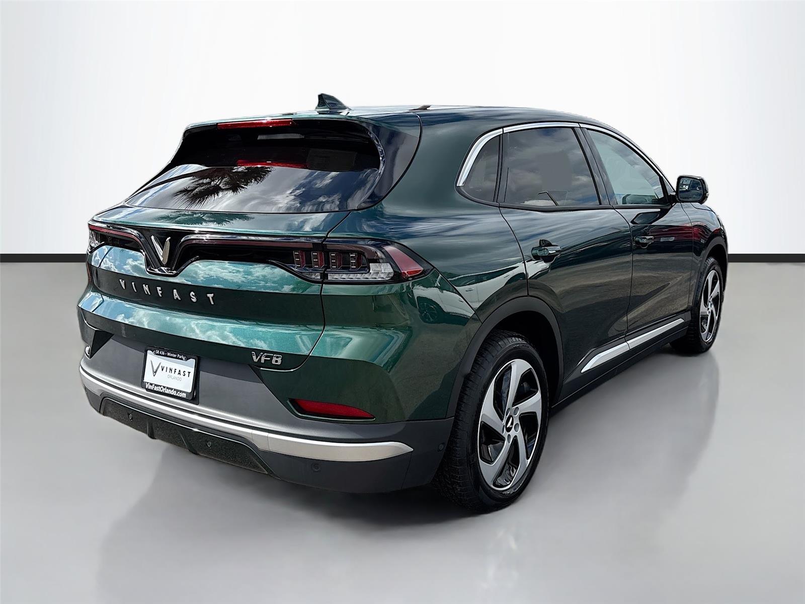 2025 VinFast VF 8 Eco