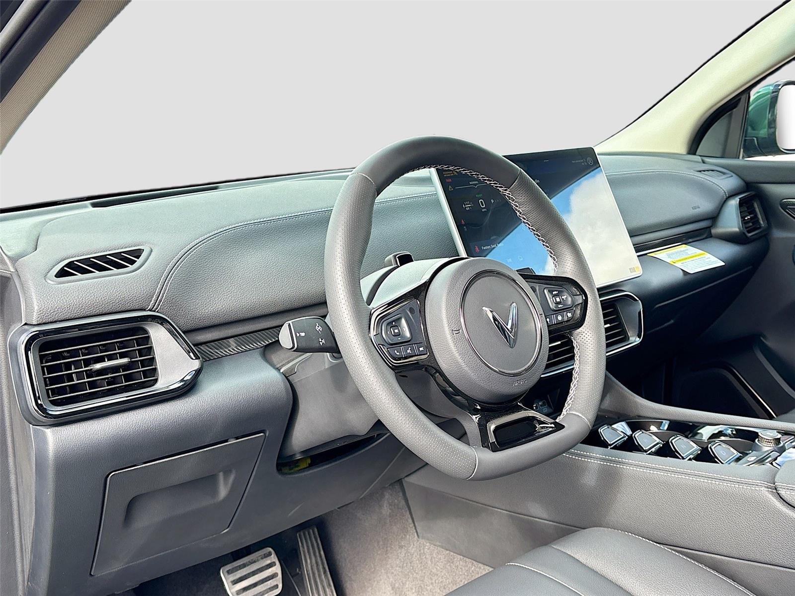 2025 VinFast VF 8 Eco