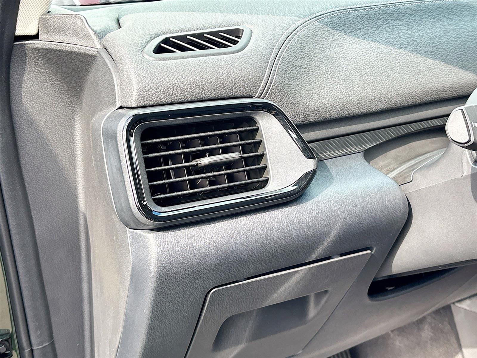 2025 VinFast VF 8 Eco