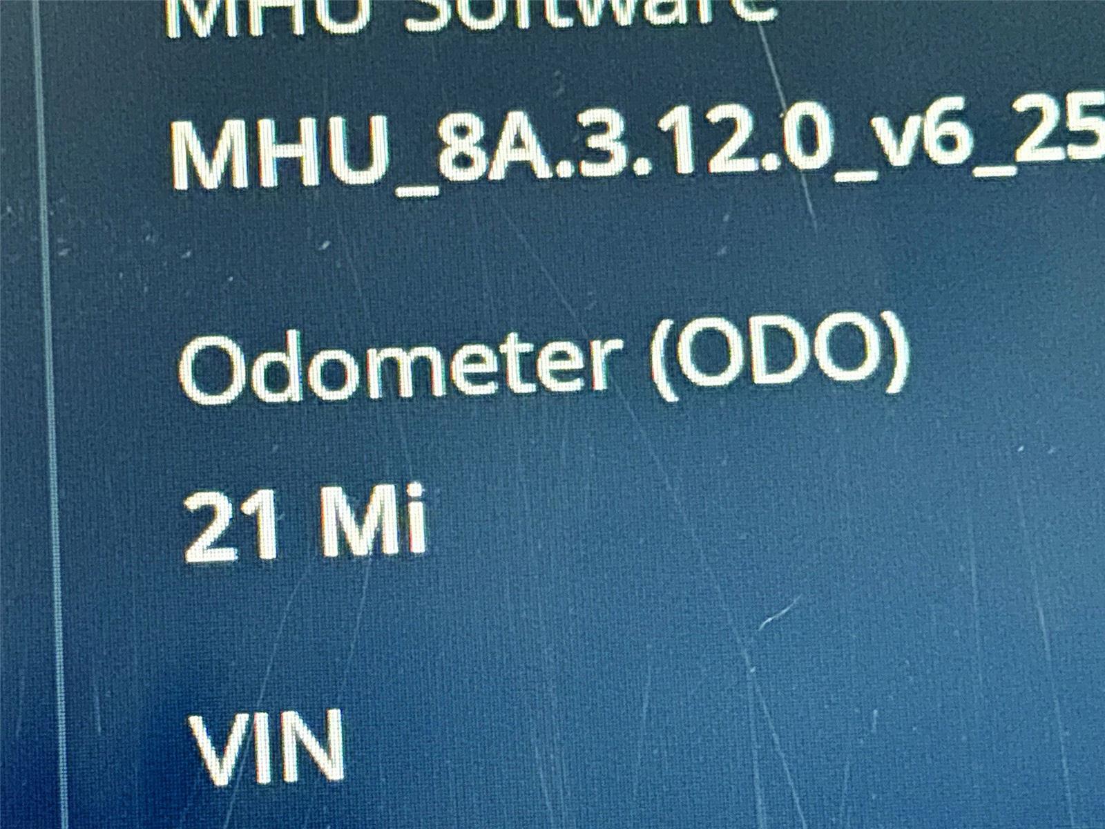 2025 VinFast VF 8 Eco