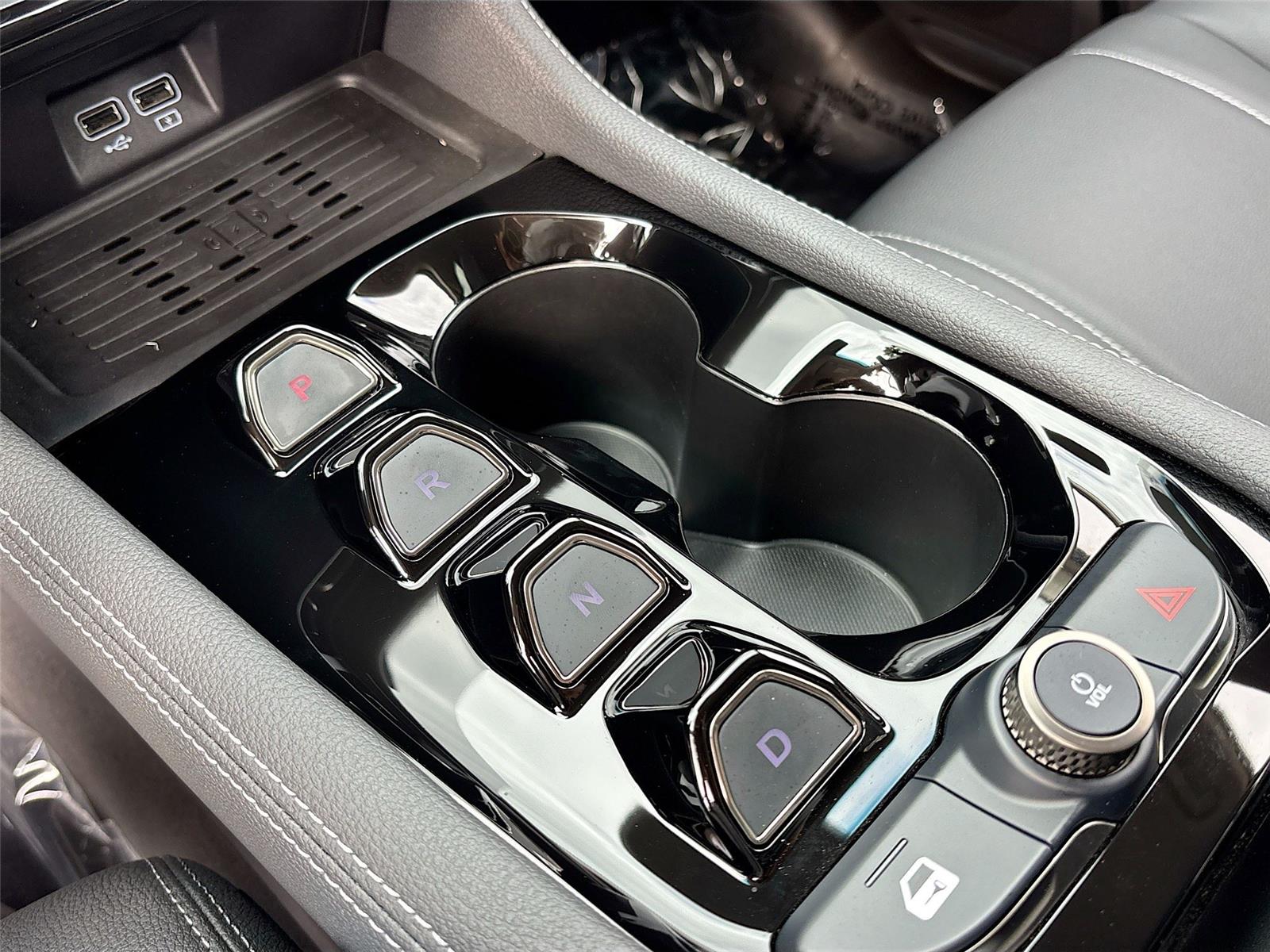 2025 VinFast VF 8 Eco