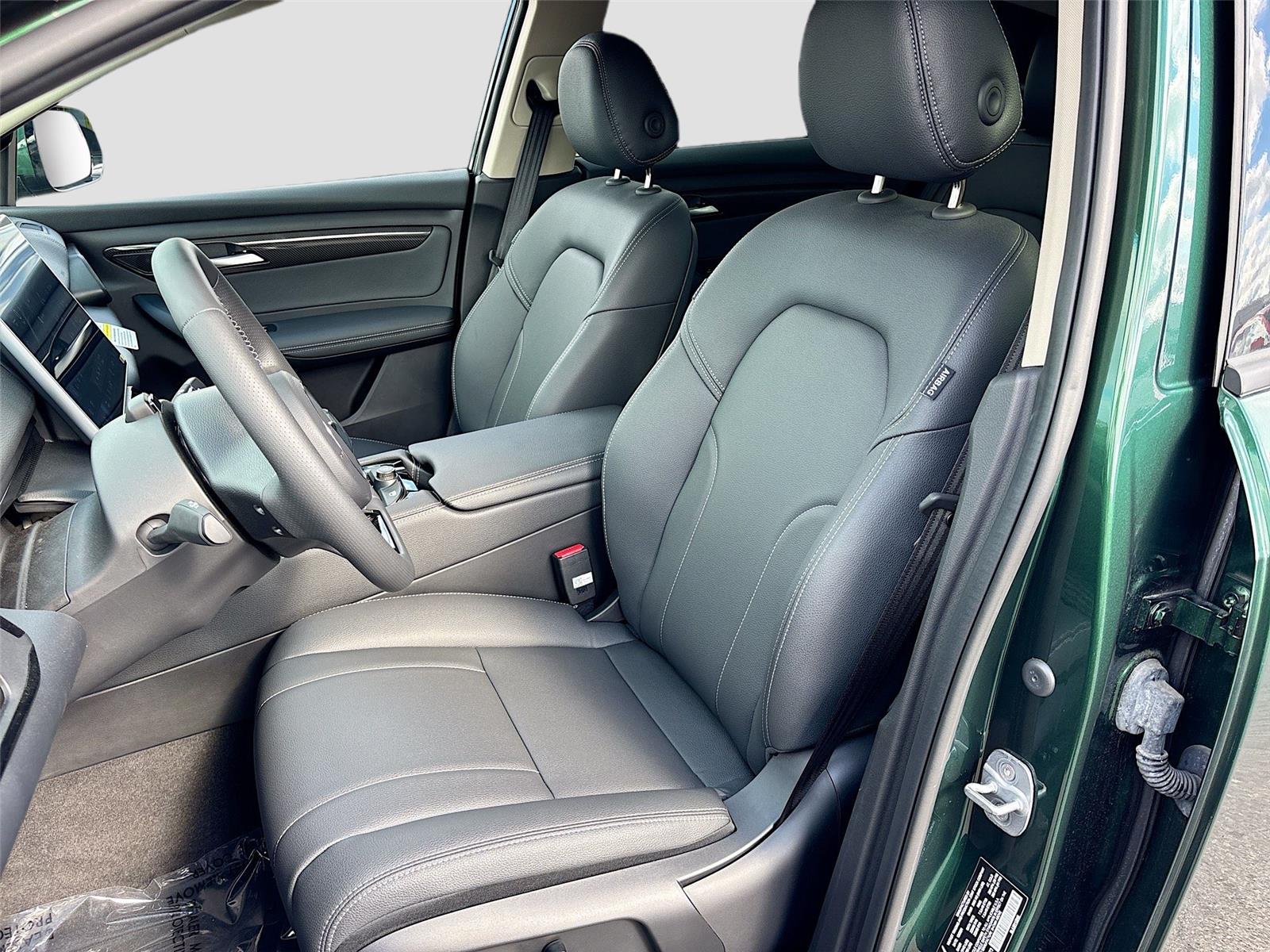 2025 VinFast VF 8 Eco