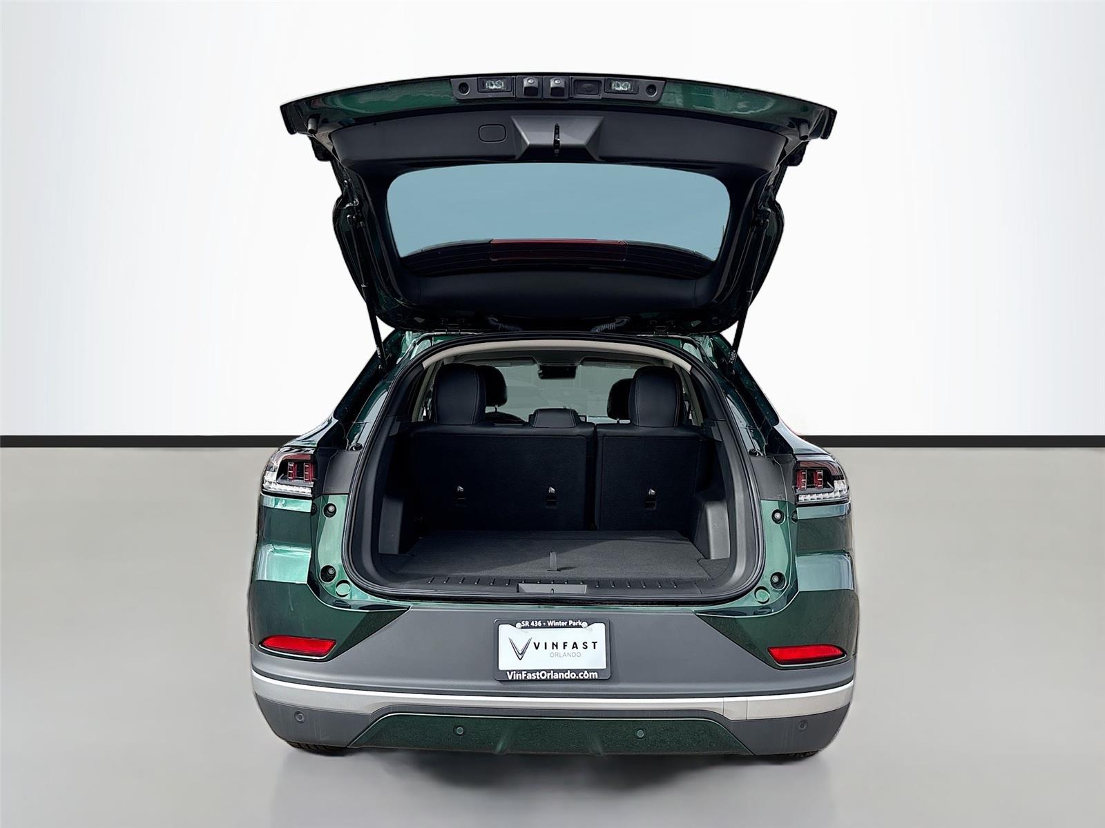 2025 VinFast VF 8 Eco