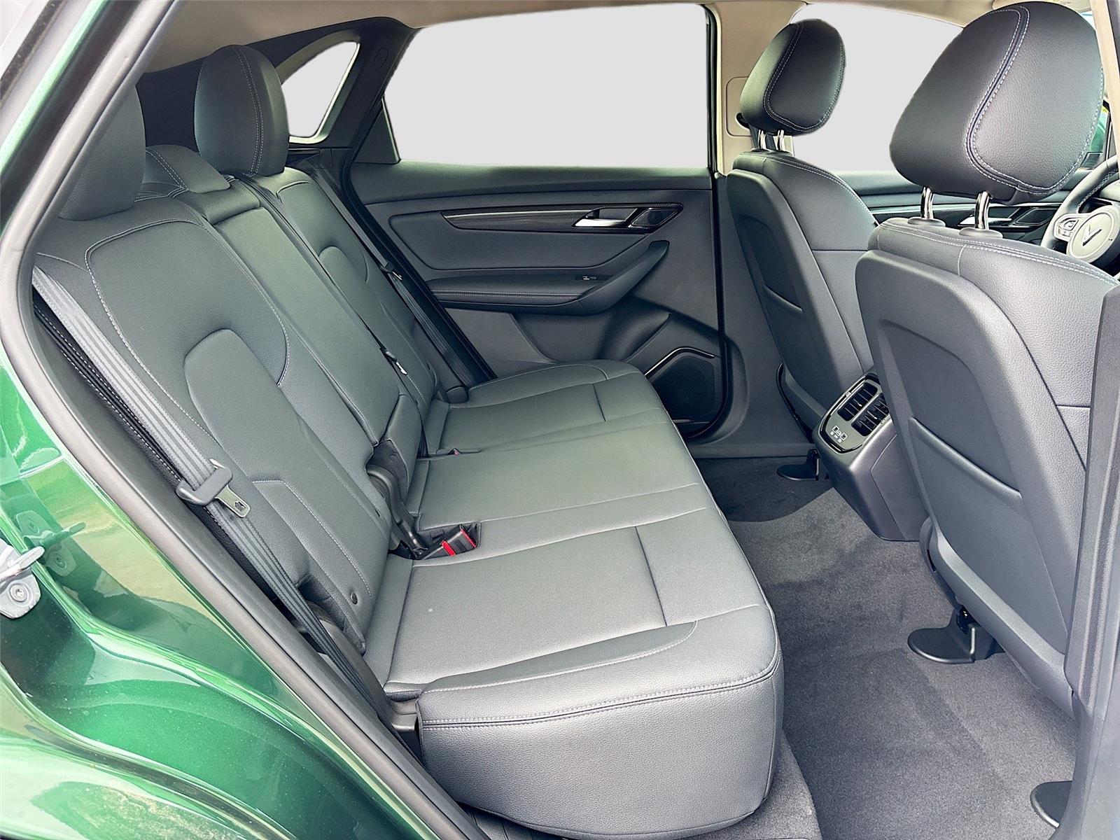 2025 VinFast VF 8 Eco