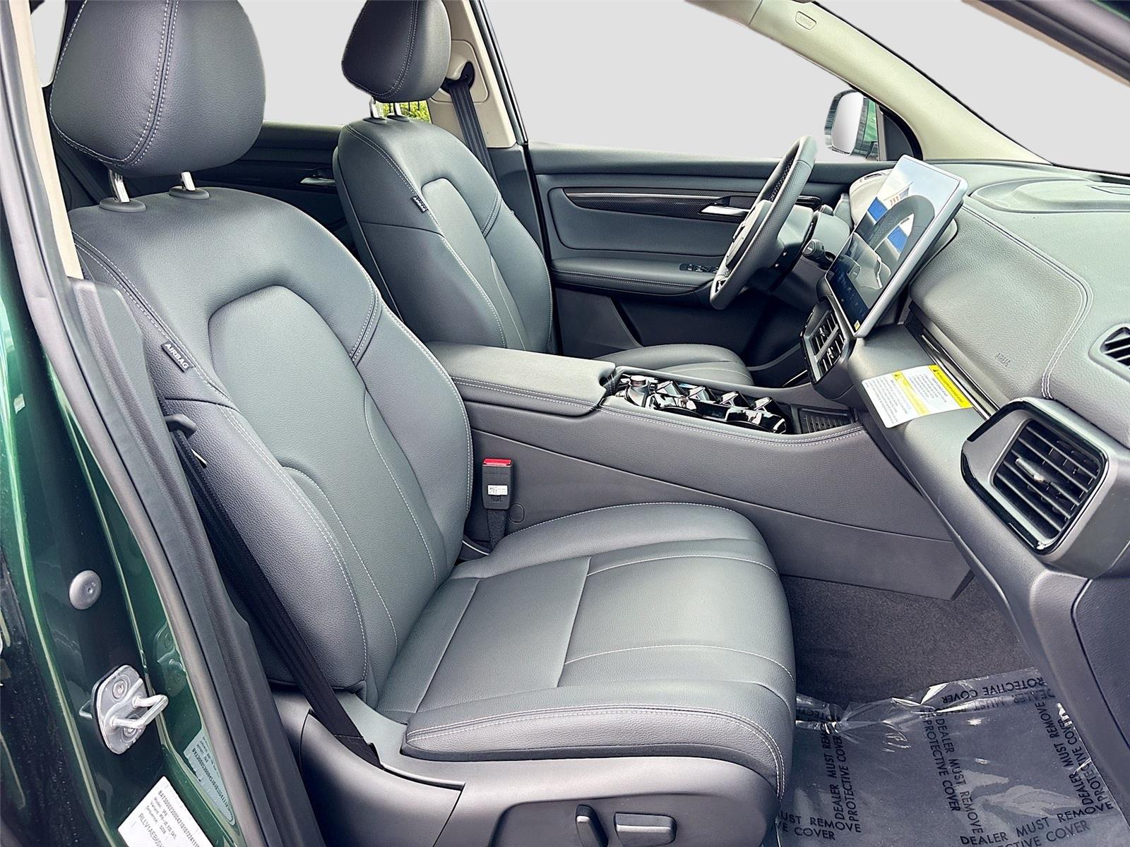 2025 VinFast VF 8 Eco