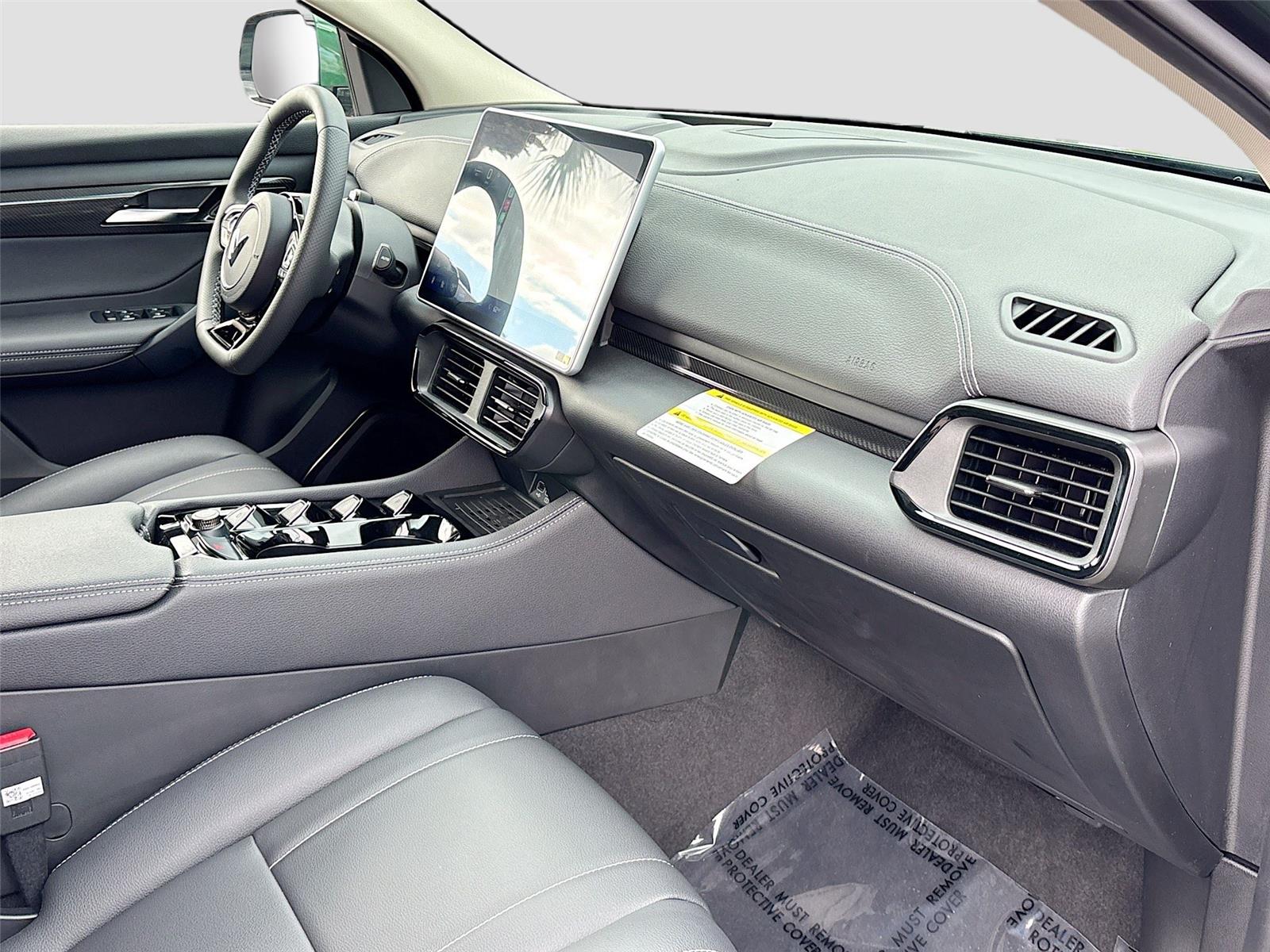 2025 VinFast VF 8 Eco