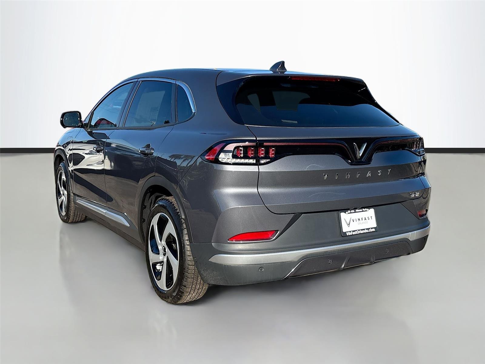 2025 VinFast VF 8 Eco