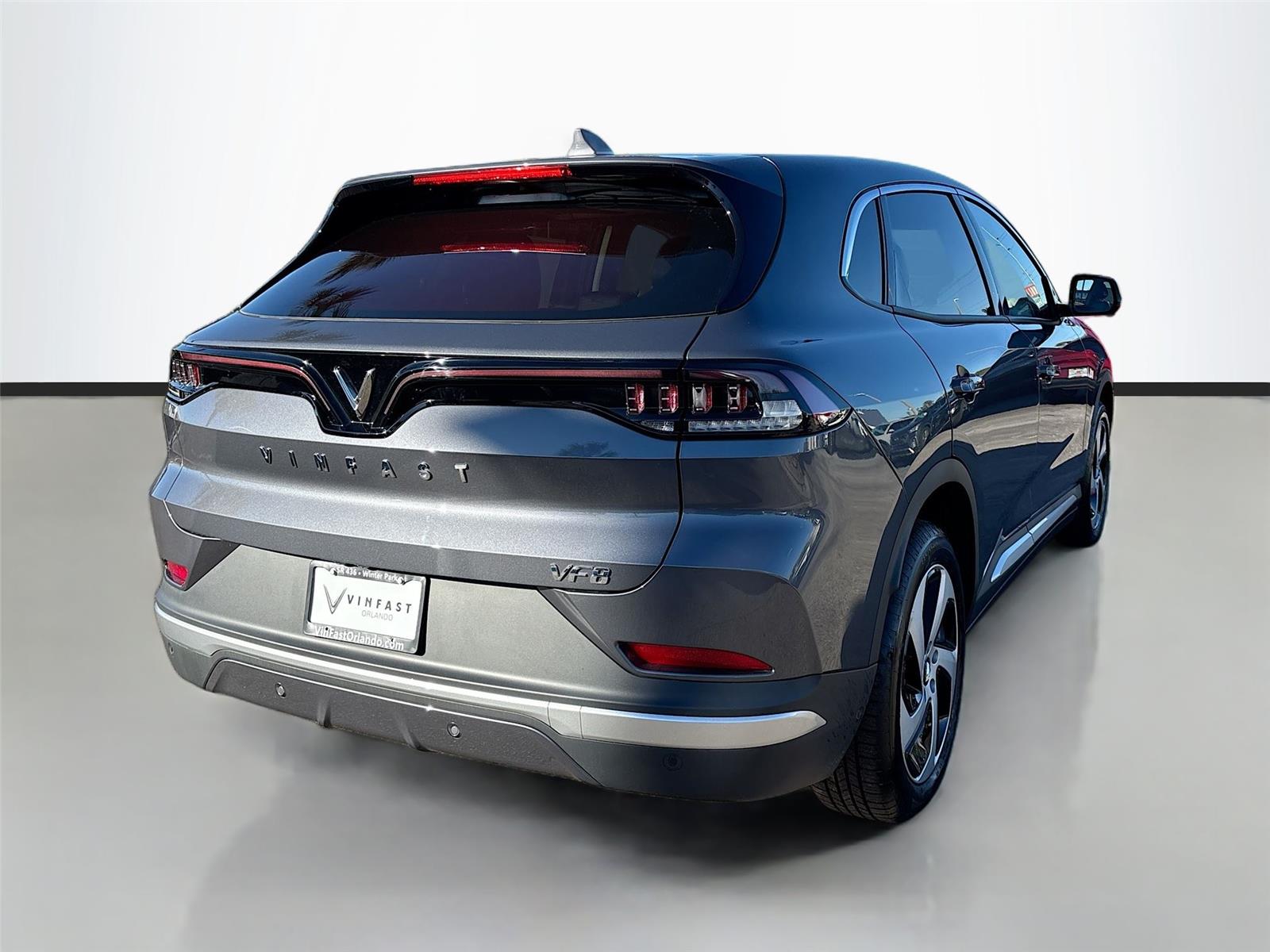 2025 VinFast VF 8 Eco