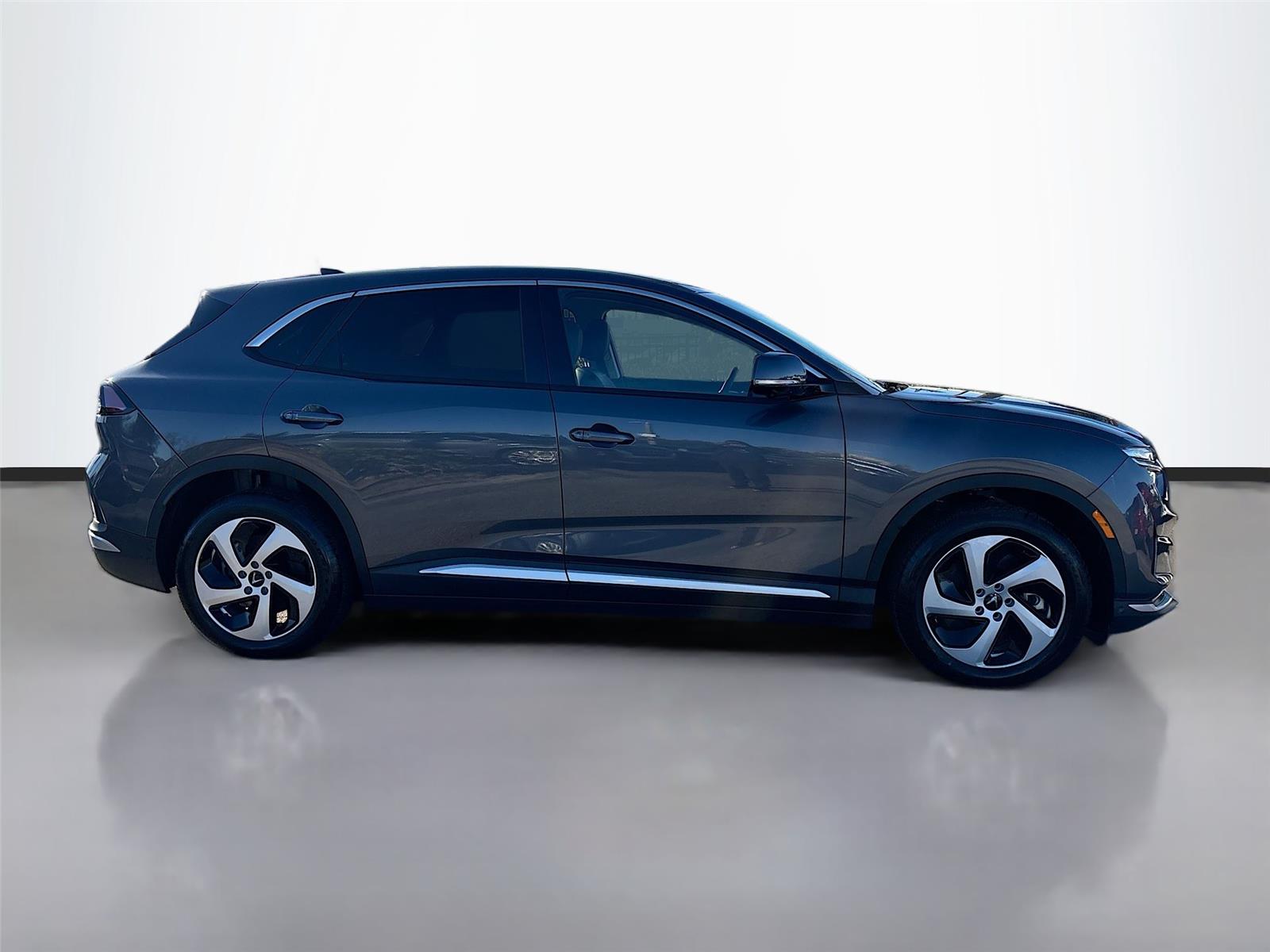 2025 VinFast VF 8 Eco