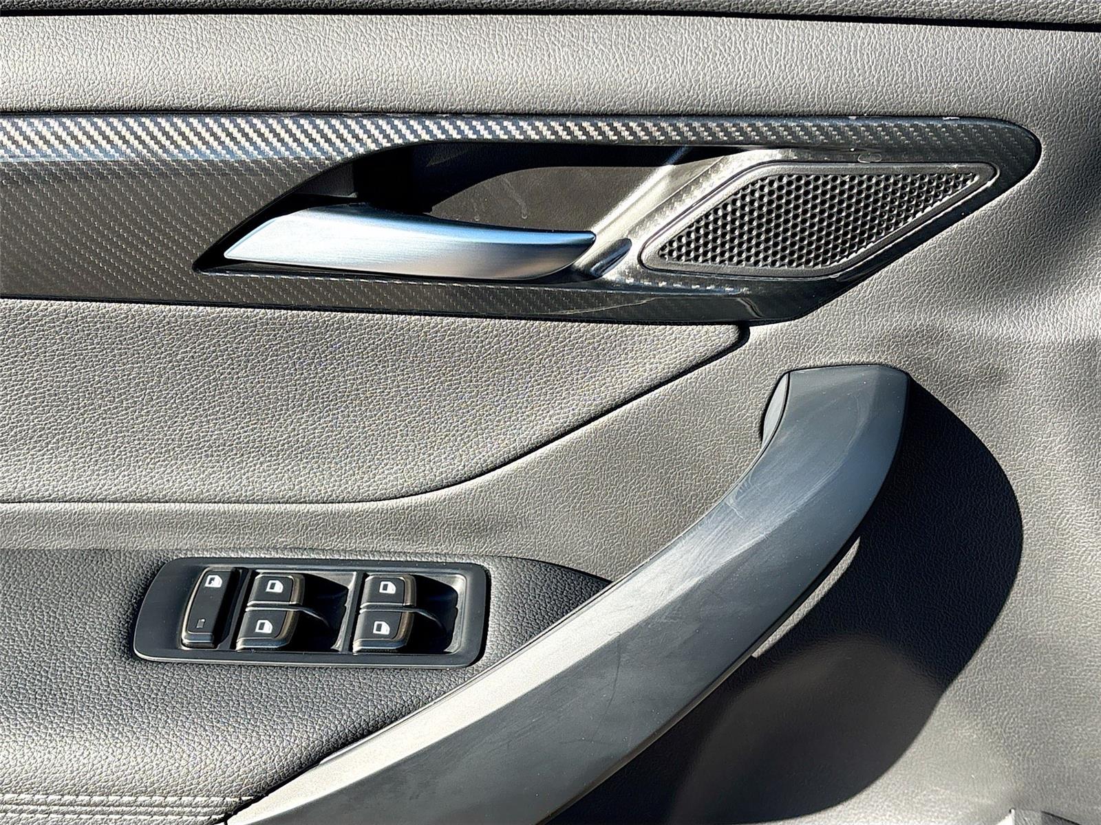 2025 VinFast VF 8 Eco