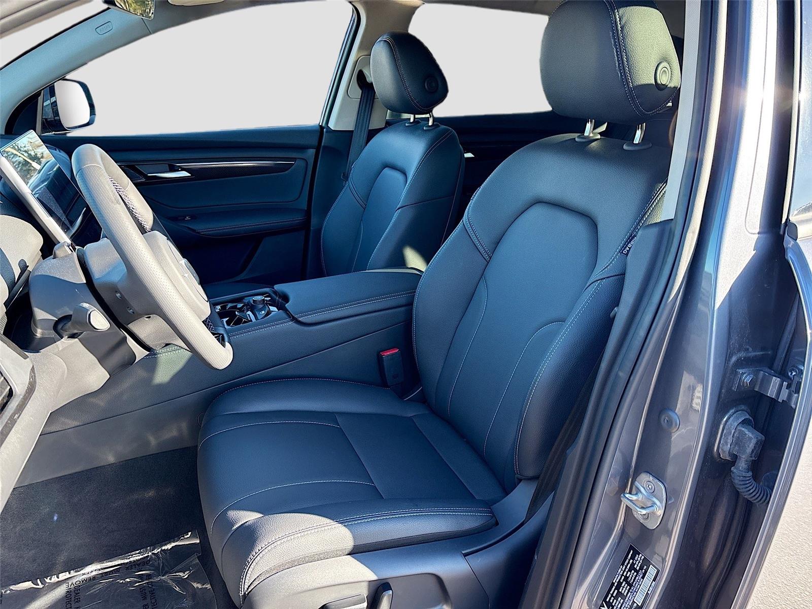 2025 VinFast VF 8 Eco