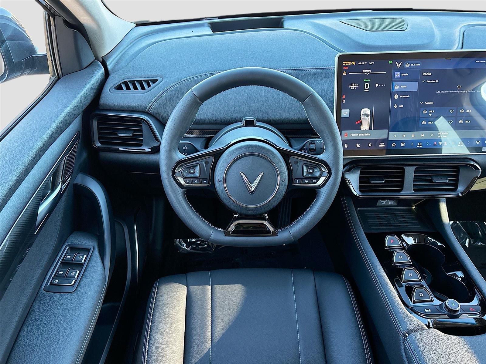 2025 VinFast VF 8 Eco