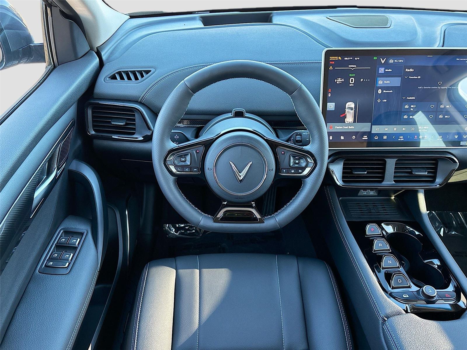 2025 VinFast VF 8 Eco