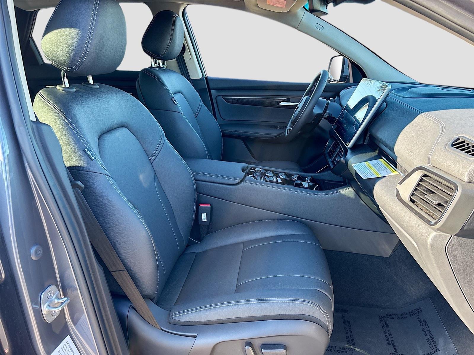 2025 VinFast VF 8 Eco