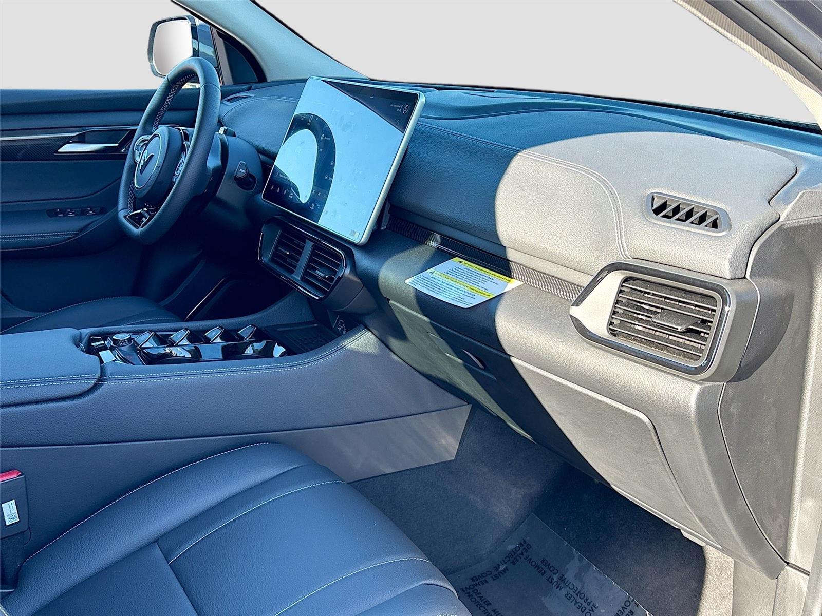 2025 VinFast VF 8 Eco