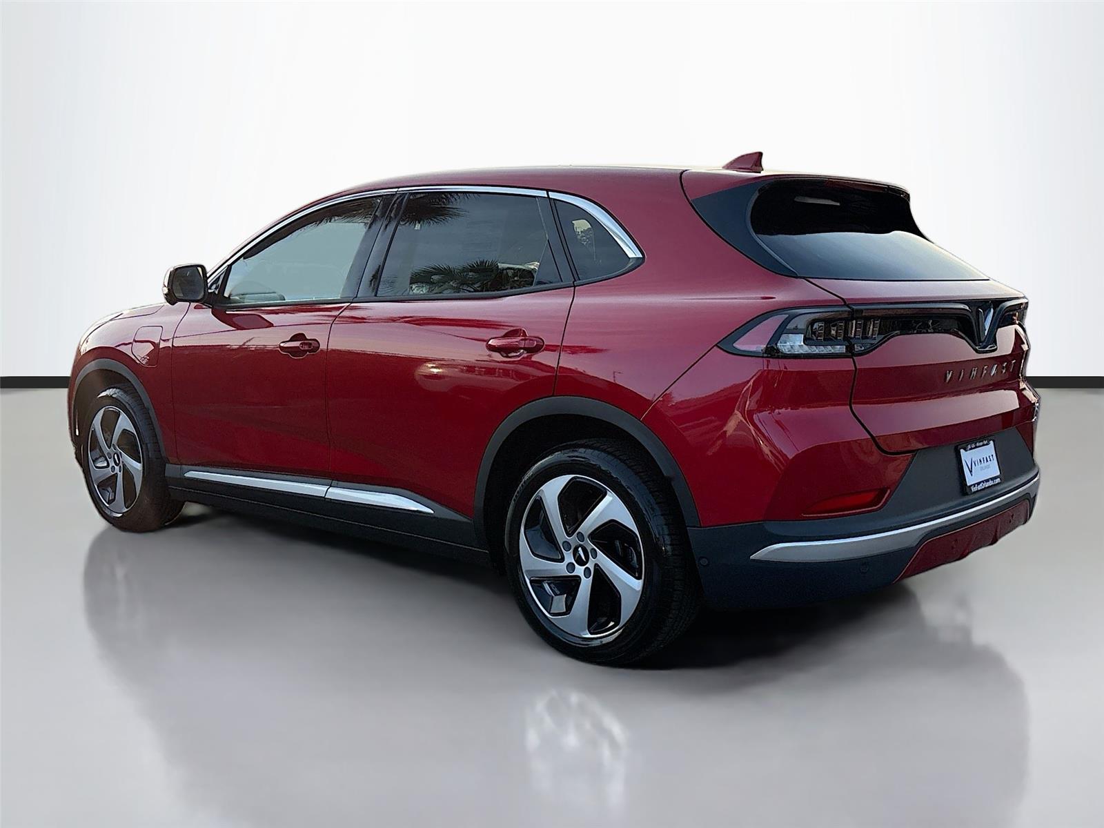 2025 VinFast VF 8 Eco