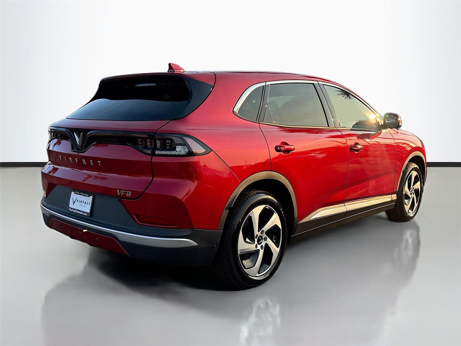 2025 VinFast VF 8 Eco