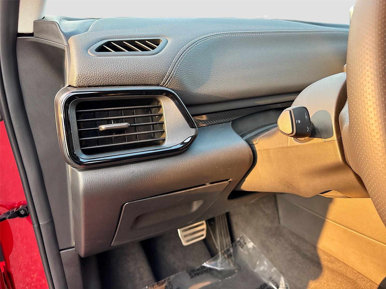 2025 VinFast VF 8 Eco