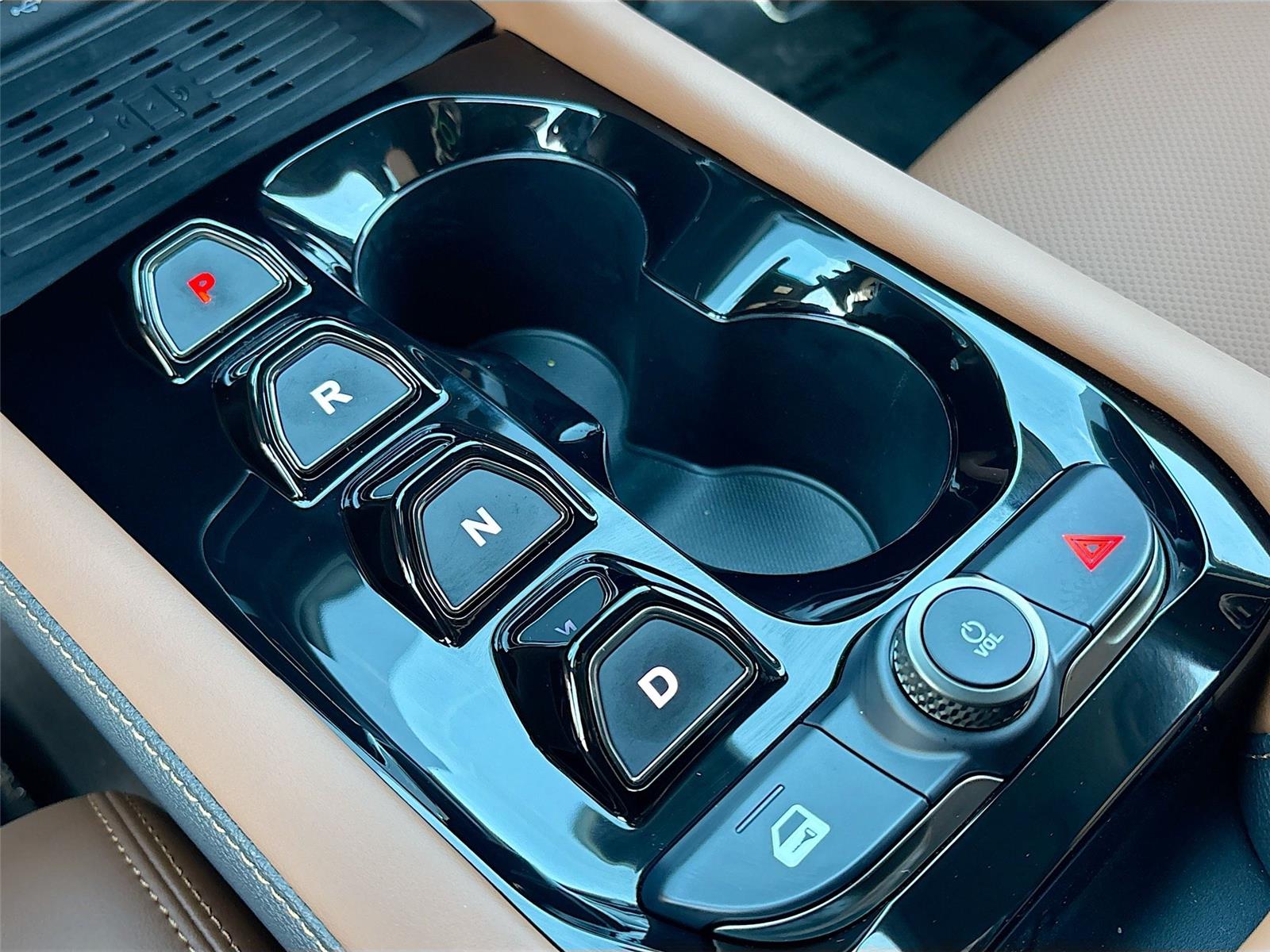 2025 VinFast VF 8 Plus