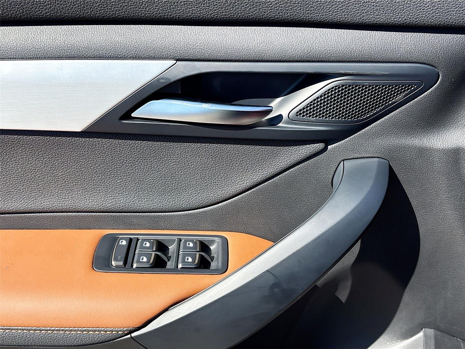 2025 VinFast VF 8 Plus