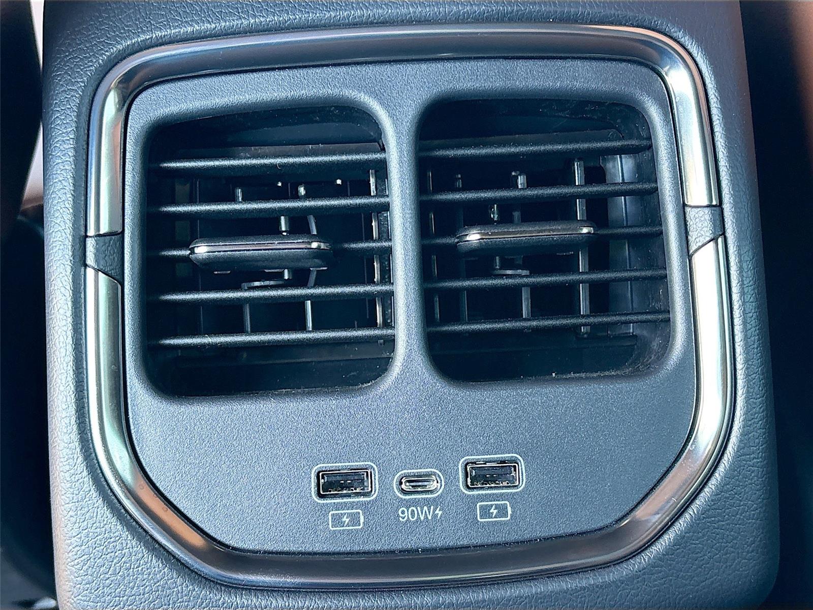 2025 VinFast VF 8 Plus