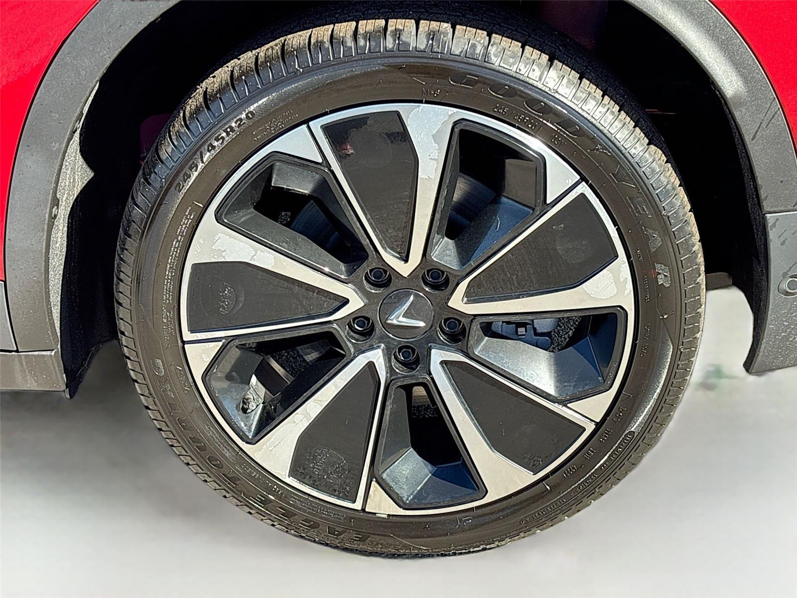 2025 VinFast VF 8 Plus