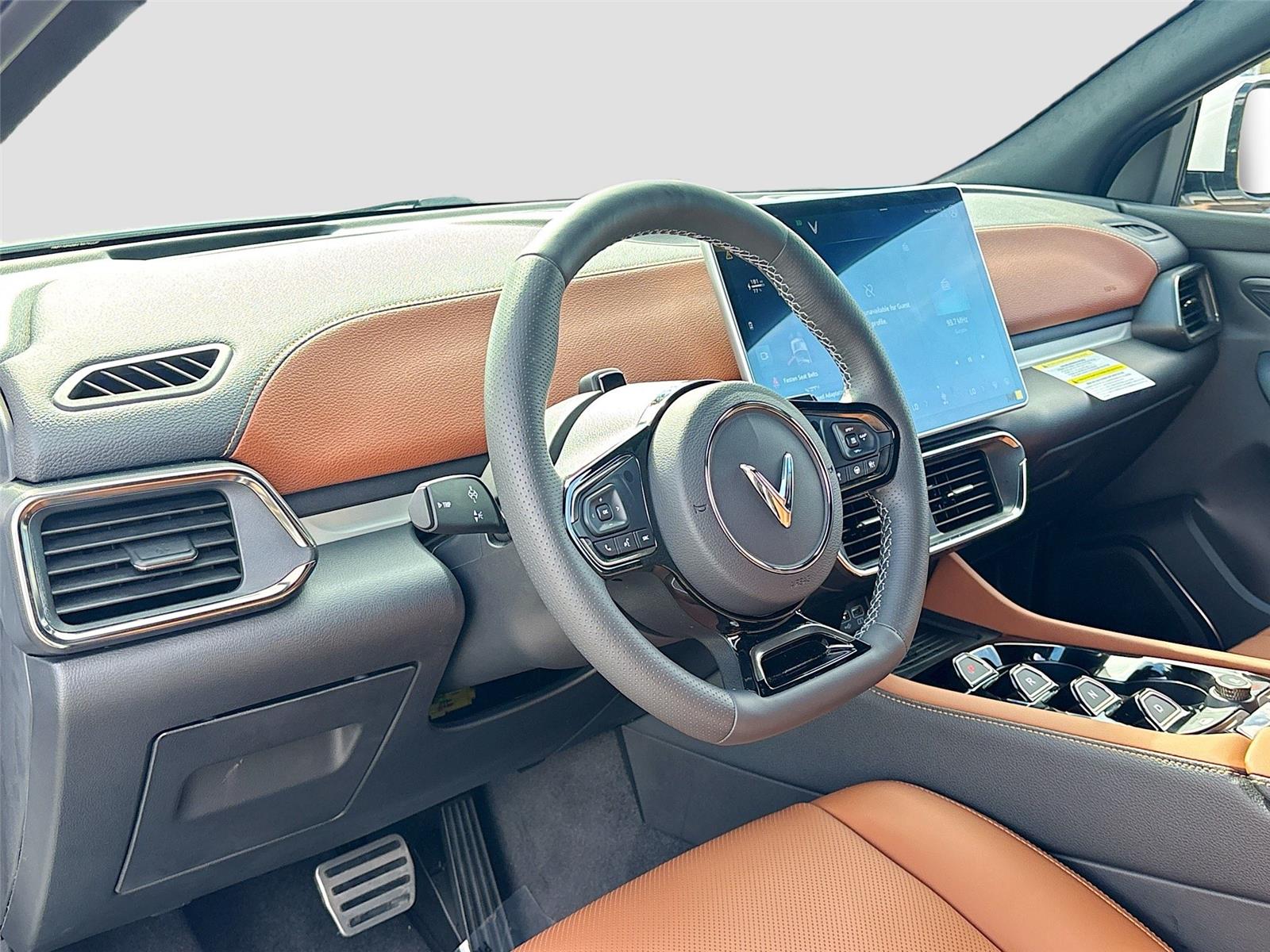 2025 VinFast VF 8 Plus