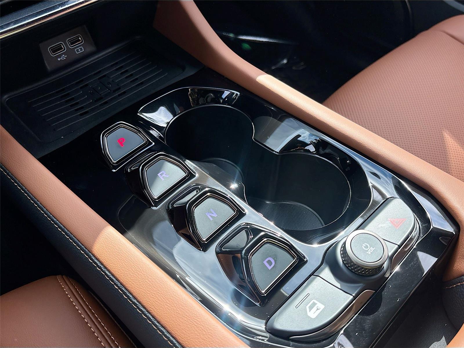 2025 VinFast VF 8 Plus