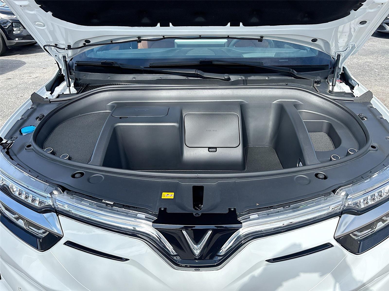 2025 VinFast VF 8 Plus