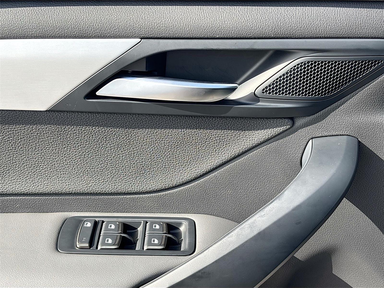 2025 VinFast VF 8 Plus