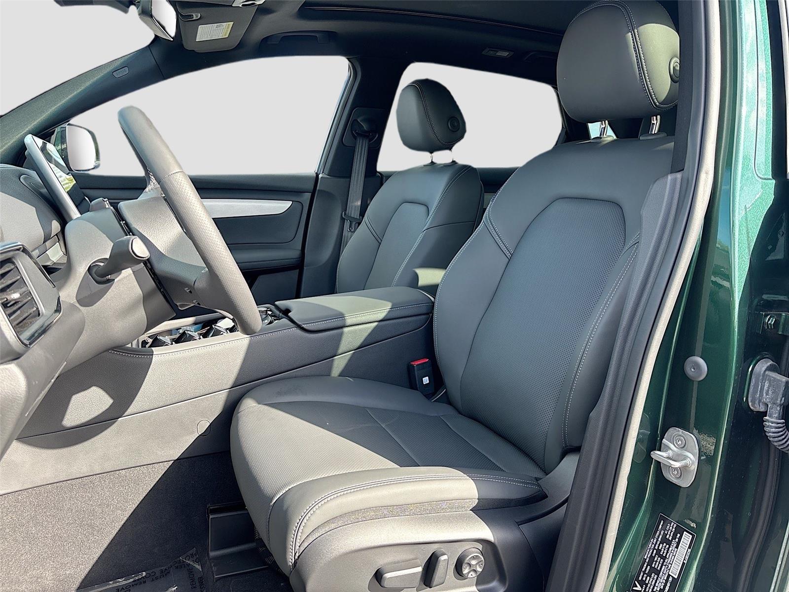 2025 VinFast VF 8 Plus