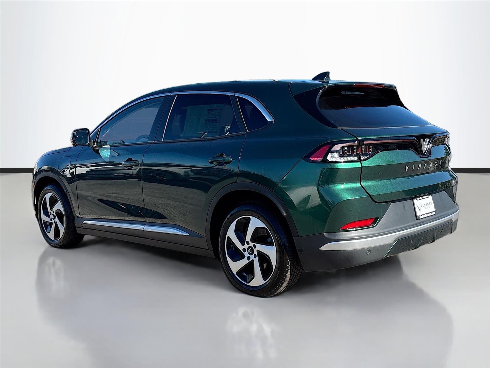 2025 VinFast VF 8 Eco